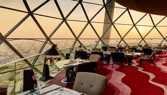 دليلك لافضل مطاعم الرياض لعشاق الاكل و التجارب المميزه 2025