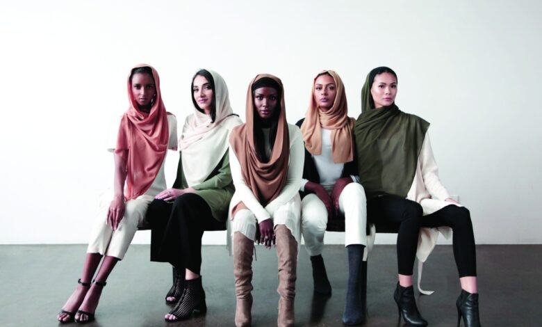 الموضة المحتشمة.. أناقة تعزز الثقة وتواكب الحياة اليومية