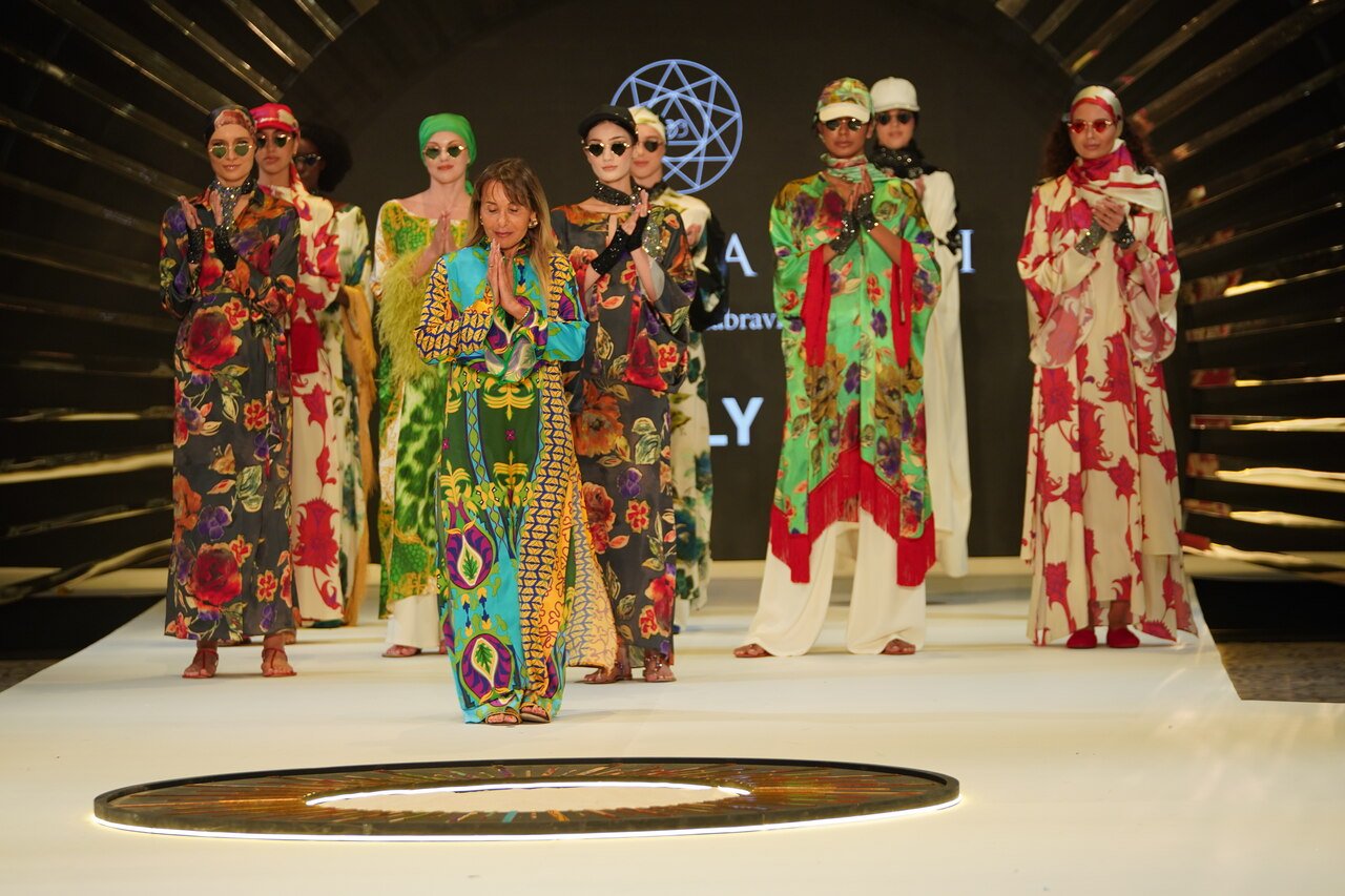 الموضة المحتشمة.. أناقة تعزز الثقة وتواكب الحياة اليومية