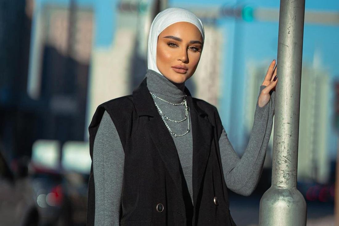 الموضة المحتشمة.. أناقة تعزز الثقة وتواكب الحياة اليومية