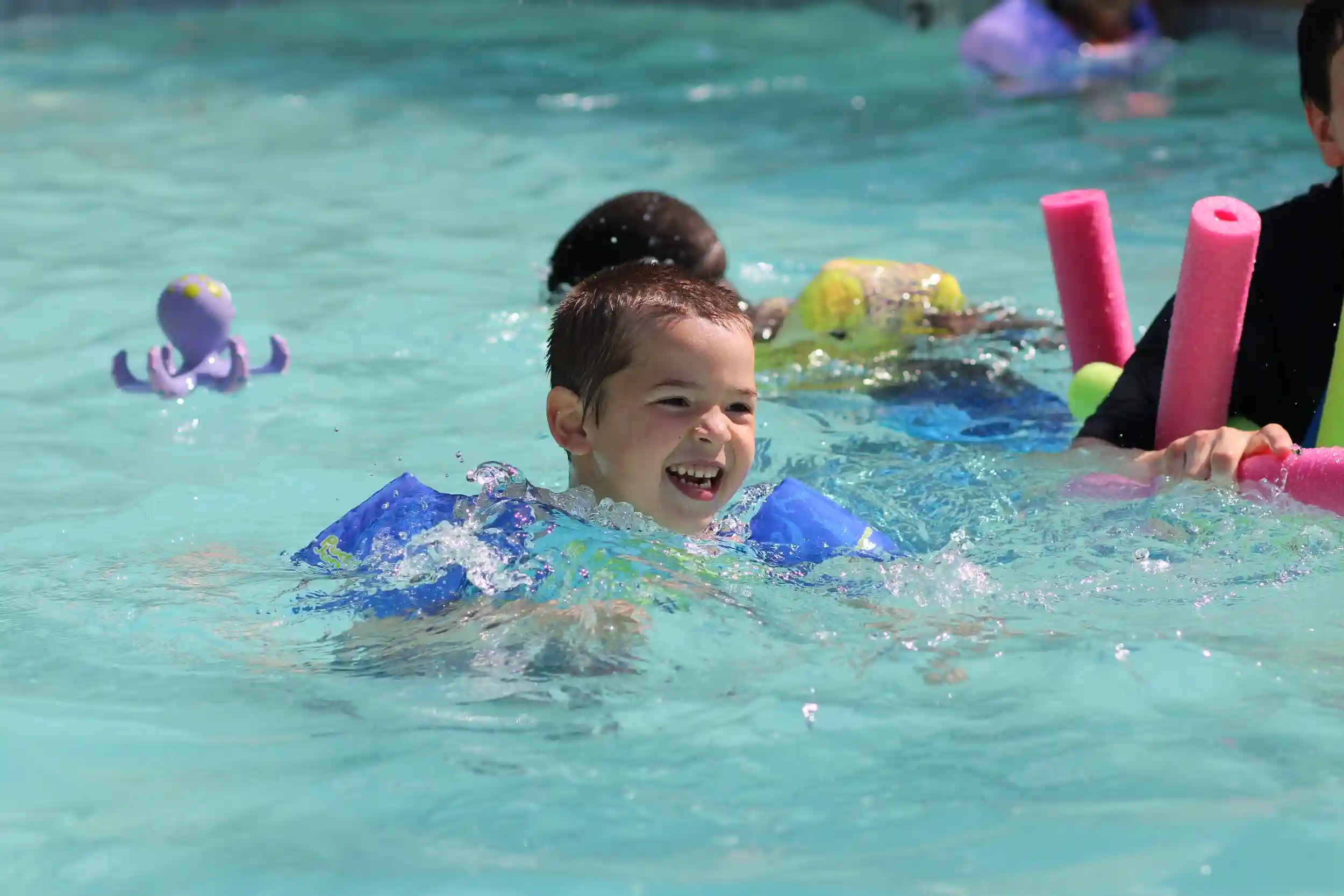 نوادي تعليم السباحة للأطفال في الرياض